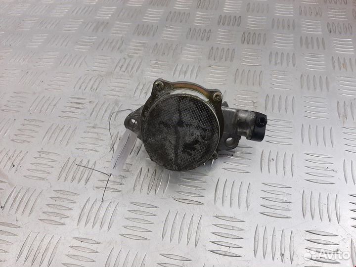 Насос вакуумный Ford Fiesta 5 2004 1348616