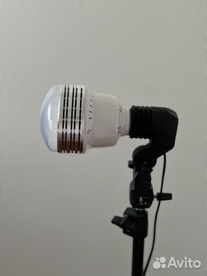 Светодиодная лампа и штатив