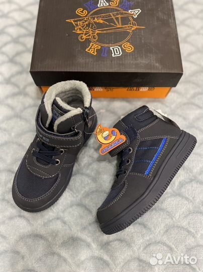 Ботинки весна новые 26