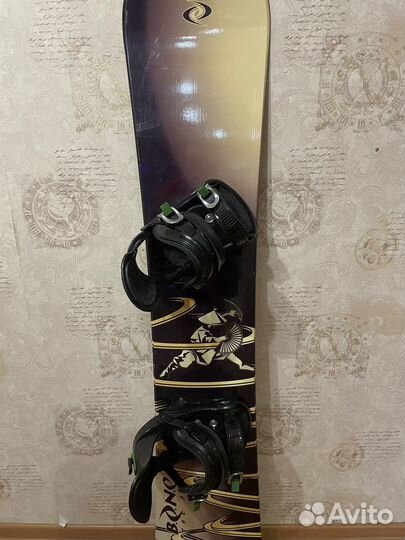 Сноуборд с креплением и ботинками