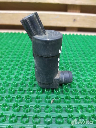 Насос (моторчик) омывателя стекла Ford Mondeo