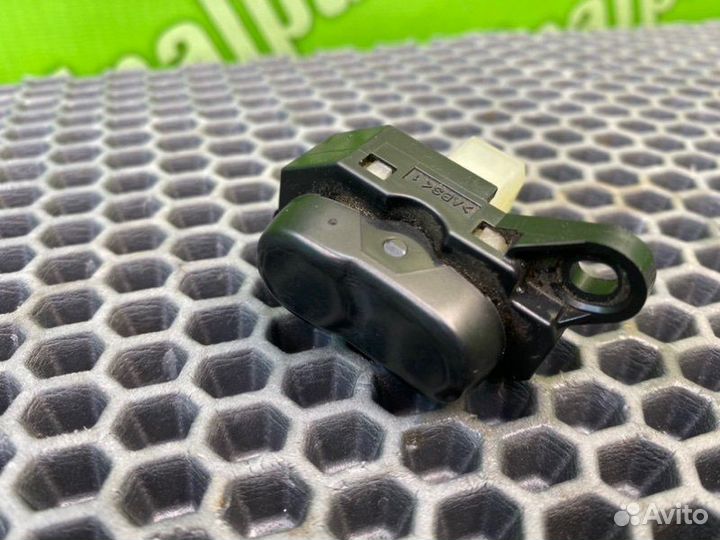 Кнопка центрального замка Mazda Mpv LW5W GY-DE 2.5