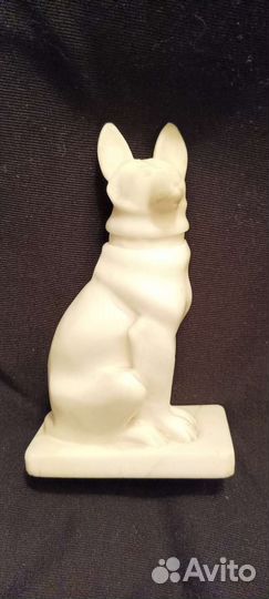 Статуэтка Собака-белый мрамор