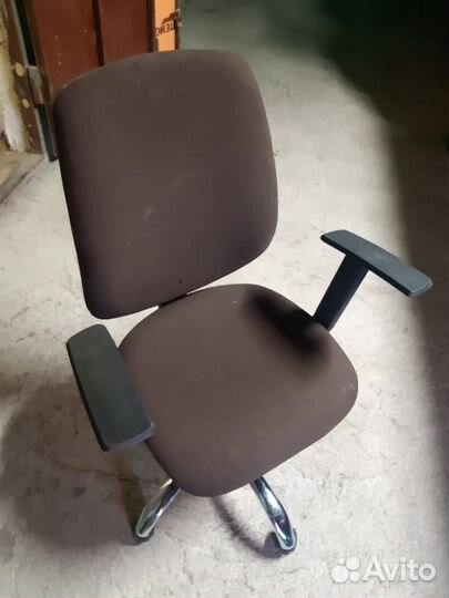Офисное кресло