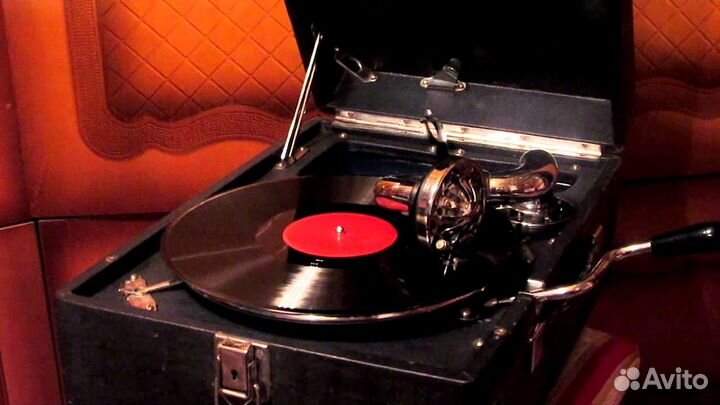 Патефон в идеальном состоянии