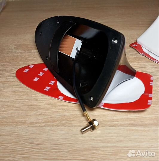 Антенна на крышу автомобиля акулий плавник