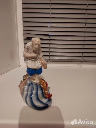 Статуэтка Старик и золотая рыбка ссср. Гжель