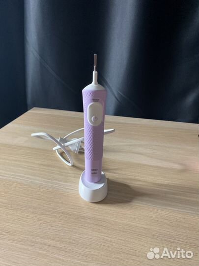 Электрическая зубная щетка Oral-B Vitality Pro