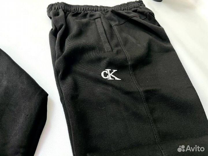 Спортивные костюмы Calvin Klein