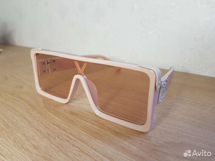 Солнцезащитные очки женские louis vuitton