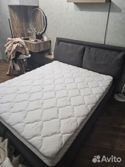 Кровать с матрасом