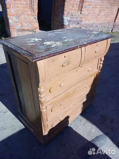 Старинный комод