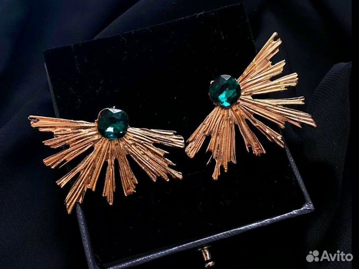 Новые серьги с зелёным камнем