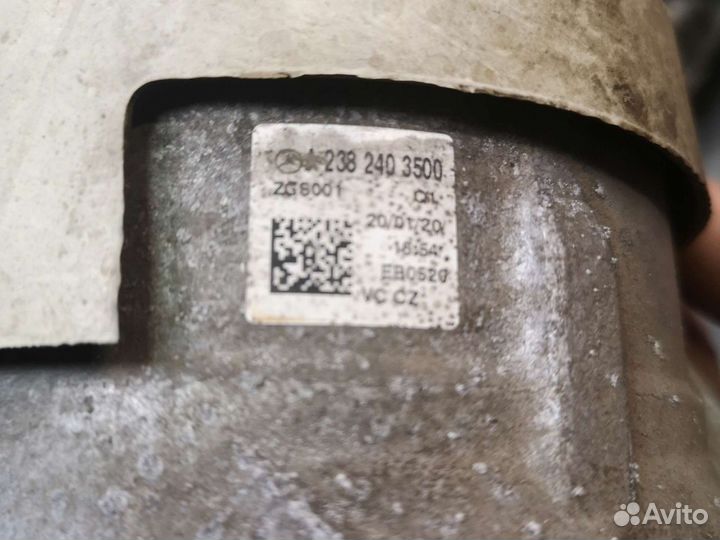 Подушка двигателя Mercedes 238