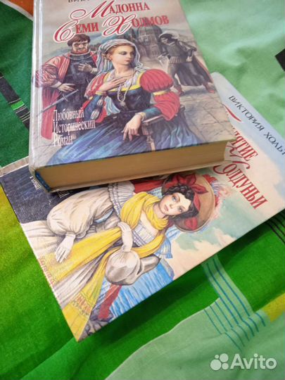 Книги в ассортименте