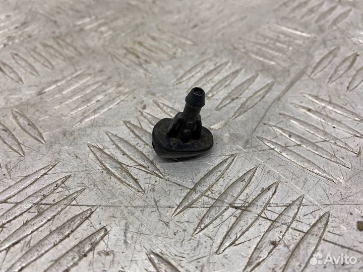 Б/У форсунка омывателя Mazda Demio 1 DW3W B3 1.3 Л