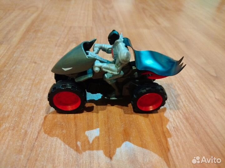 Бэтмeн нa мотоцикле