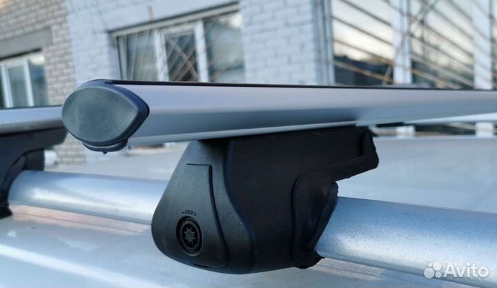 Багажник поперечный на рейлинги