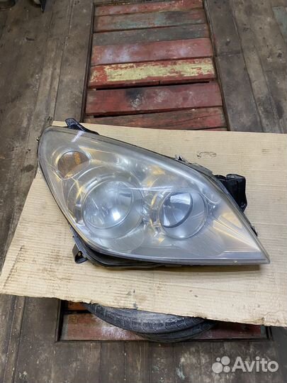 Передняя правая фара на оpel Astra h