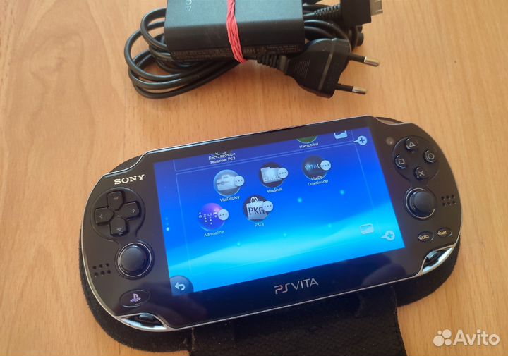 Sony Playstation Vita PCH 1008 прошита