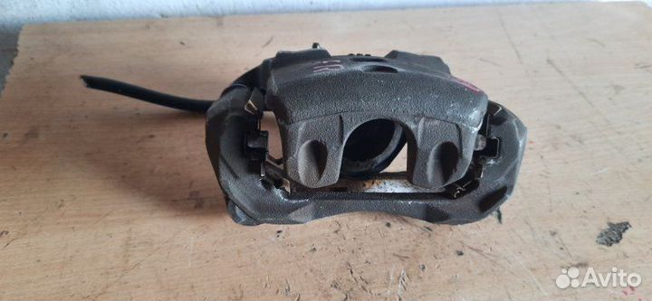 Суппорт тормозной передний правый Nissan Teana J31