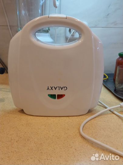 Электрическая вафельница новая