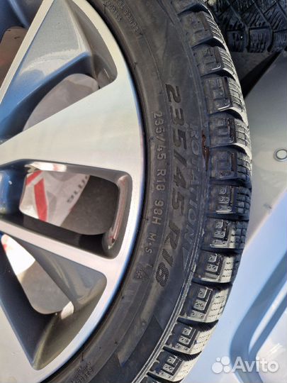 R18 Pirelli Ice Zero FR 235/45, PCD 5x114.3 DIA 67