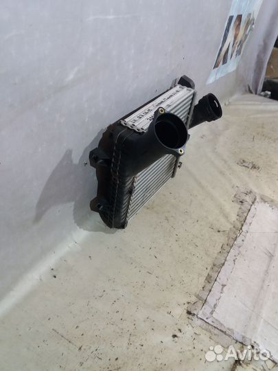 Интеркулер левый Volkswagen Touareg 02