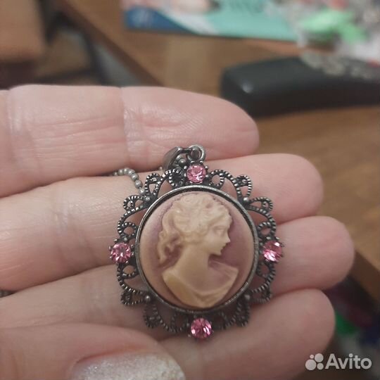 Кулон камея