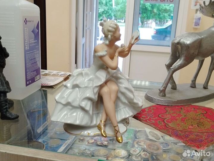 Фарфоровые статуэтки германия Балерина с зеркалом