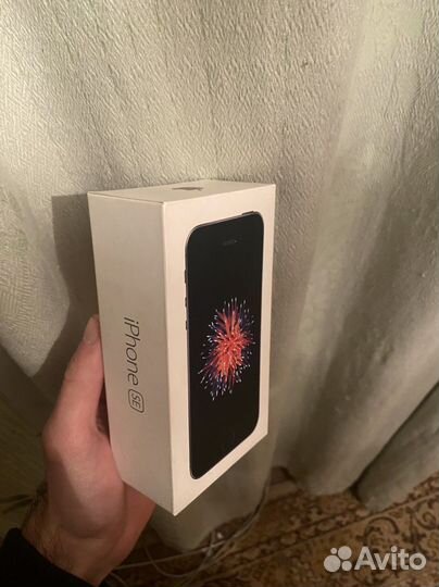 Коробка от iPhone se 2016