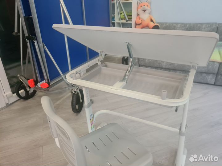 Продаю парту и стул покупали 1.5 года назад