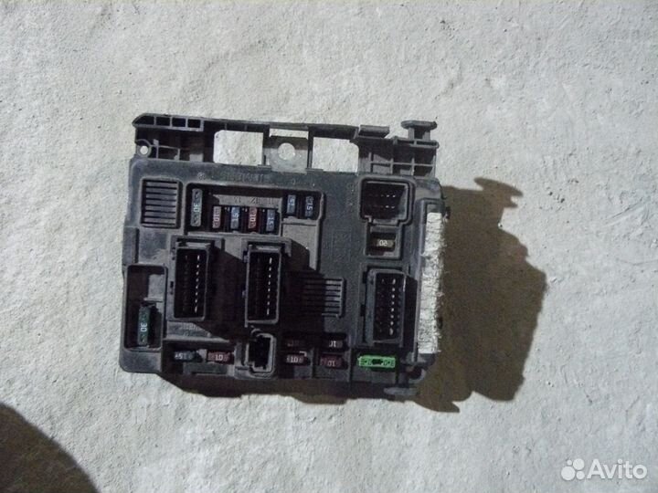 Блок предохранителей для Peugeot 307 Пежо 307