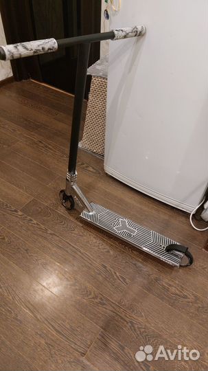 Трюковой самокат Yezz-19