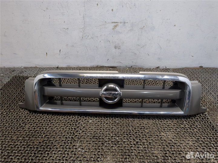 Решетка радиатора Nissan Pathfinder, 2003