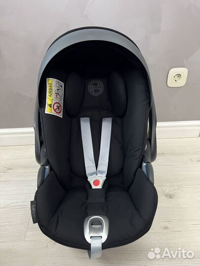 Автокресло Cybex Cloud Z i-Size Deep Black