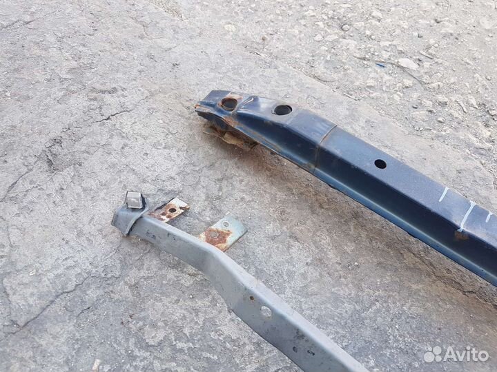 Усилитель переднего бампера Mitsubishi lancer 9