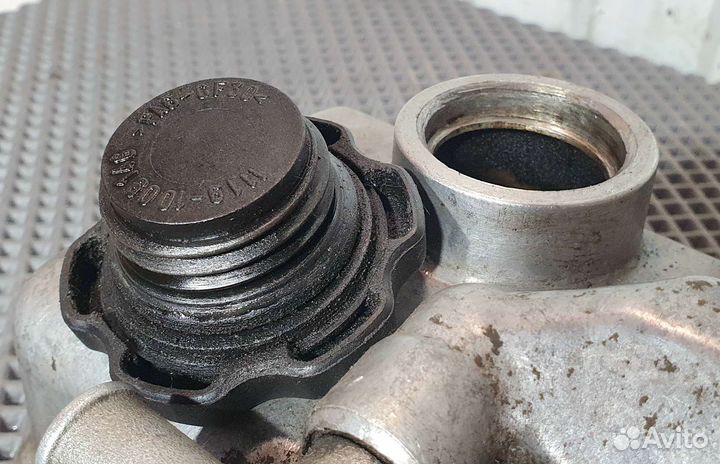 Крышка клапанная ваз 1,6 8кл. Внутренняя резьба