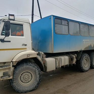 Вахтовый автобус УралСпецТранс УСТ 54535Р, 2023
