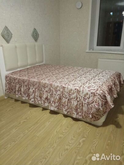 Комплект: покрывало, 2 накидки на подушки и шторы