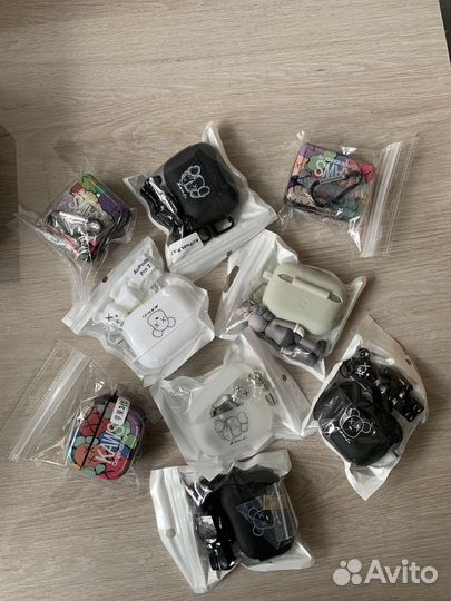 Чехол на наушники airpods kaws