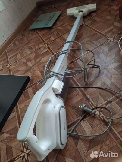 Пылесос вертикальный