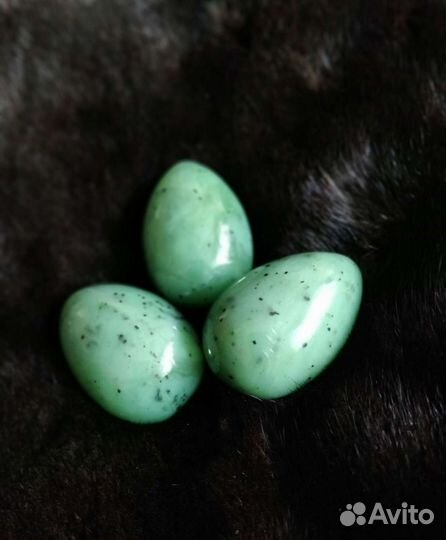 Яйцо из нефрита