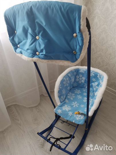 Новые санки с новым чехлом и рукавичками