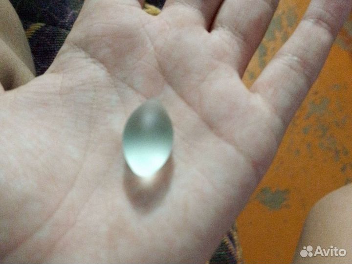 Камень мутно-светлый для коллекции