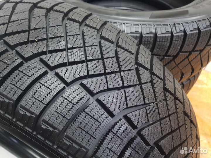 Pirelli Ice Zero FR 225/60 R18 104T