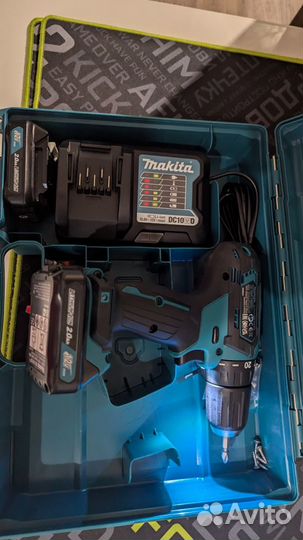 Аккумуляторная дрель-шуруповерт Makita DF333D