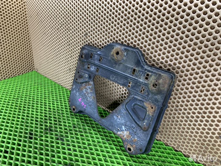 Площадка акб Mercedes-Benz w124