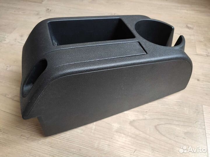 Центральная консоль, (подлокотник) VW Golf 6