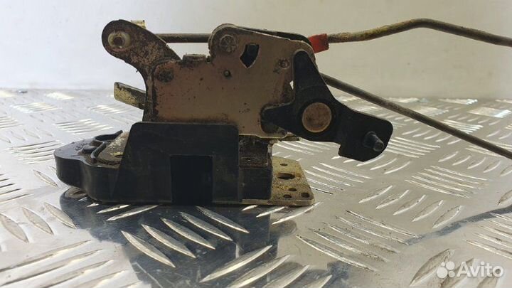 Замок боковой двери задний левый Kia Spectra седан